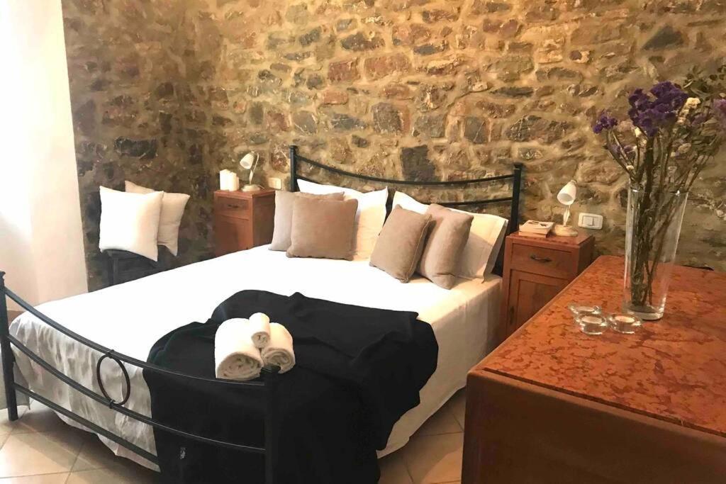 Villetta Indipendente Con Giardino Campiglia dʼOrcia Kültér fotó