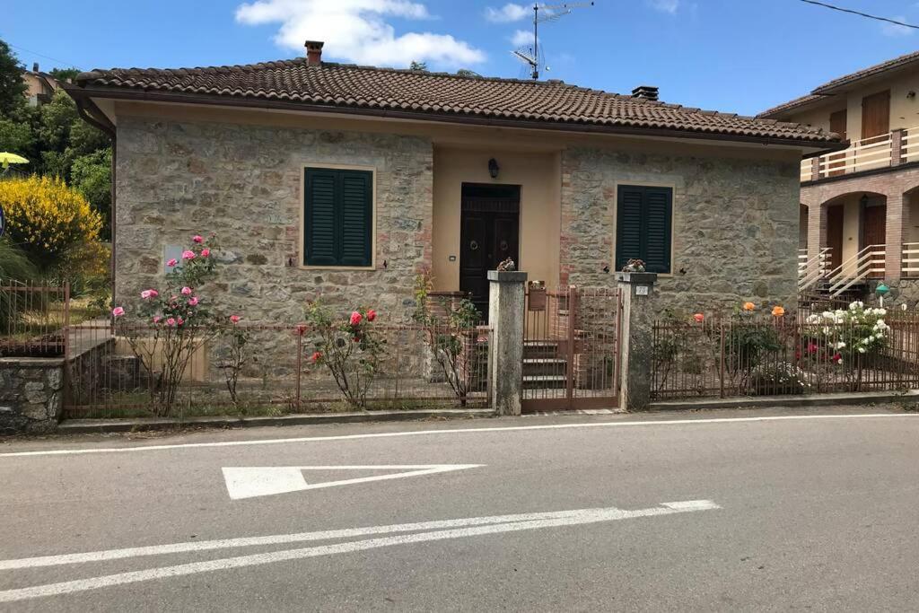 Villetta Indipendente Con Giardino Campiglia dʼOrcia Kültér fotó